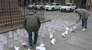 Davanti al Comune cadono le teste degli ambulanti che hanno chiuso